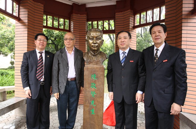 陈嘉庚等厦大先贤铜像落成2.jpg 陈嘉庚等厦大先贤铜像落成2.jpg