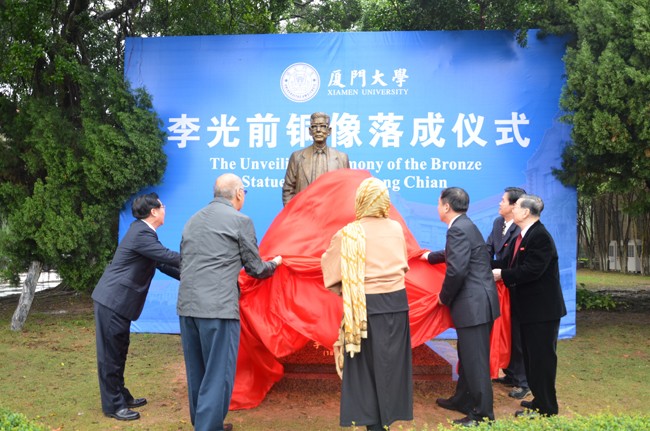 陈嘉庚等厦大先贤铜像落成3.jpg 陈嘉庚等厦大先贤铜像落成3.jpg