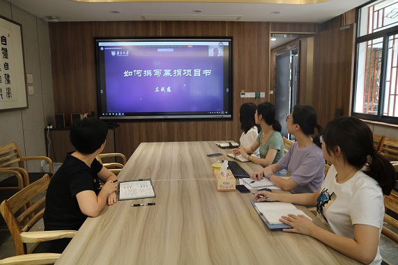 沙龙.jpg 沙龙.jpg