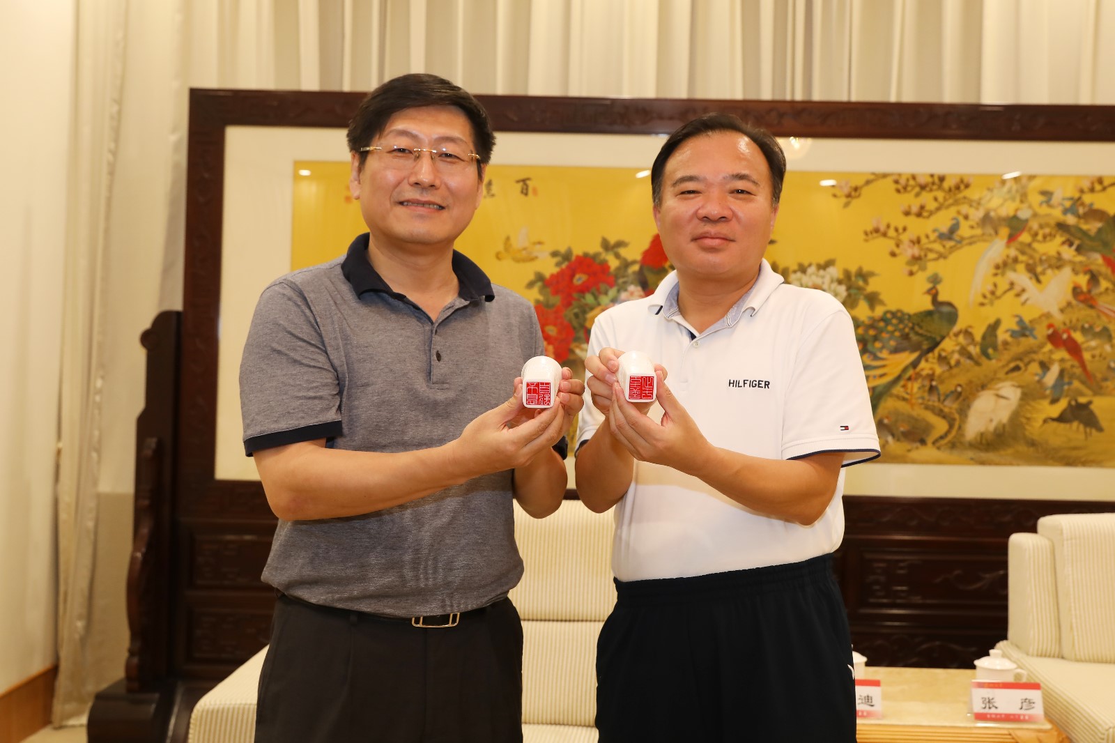 赠特色礼聘.JPG 赠特色礼聘.JPG