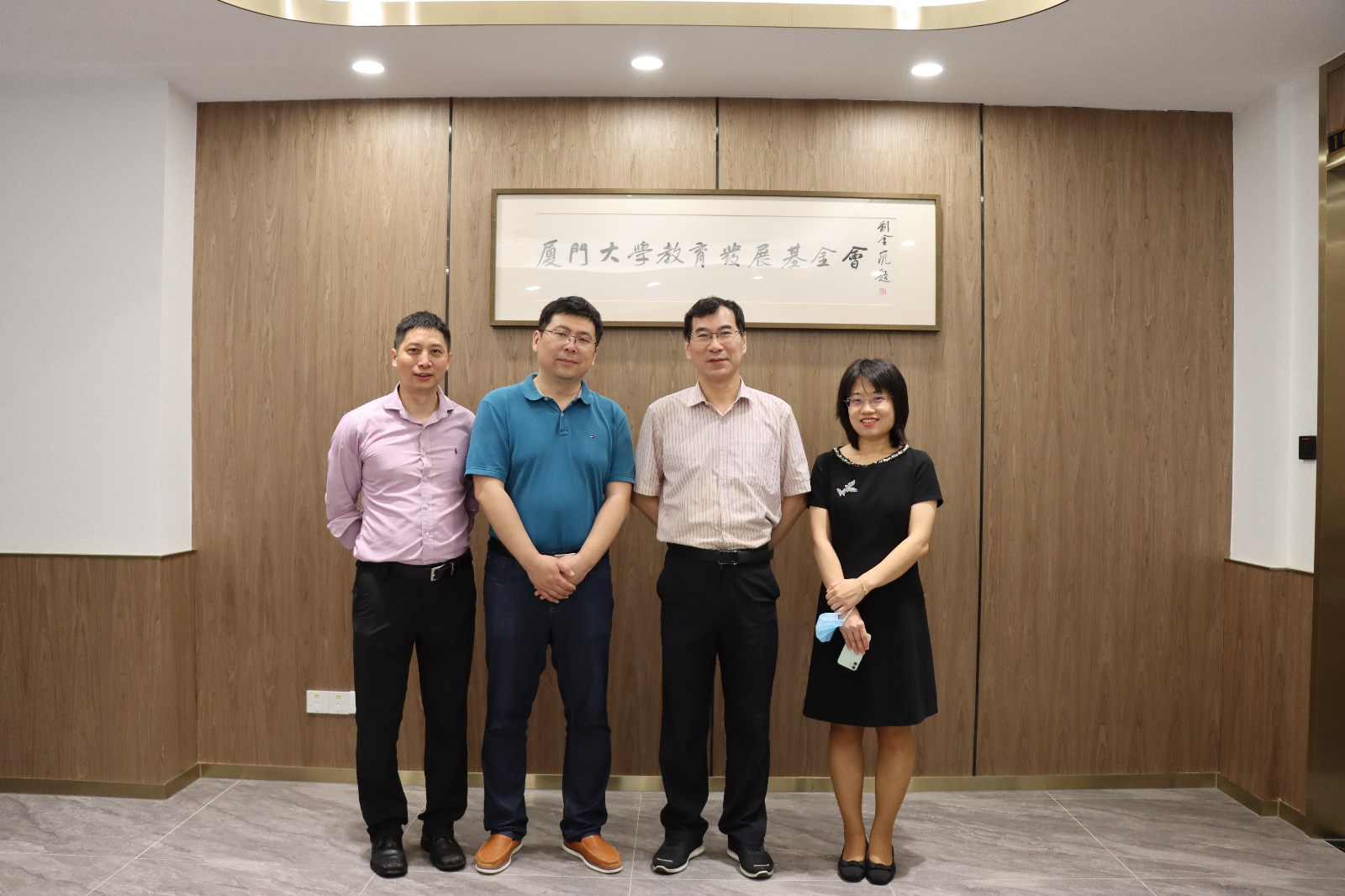 合影.jpg 合影.jpg